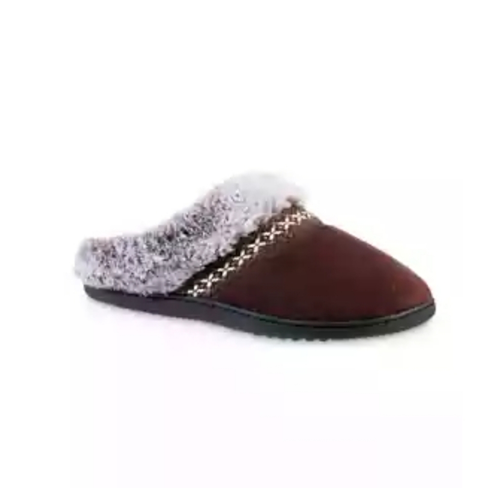 NWOT Isotoner Slippers, Size 6.5-7